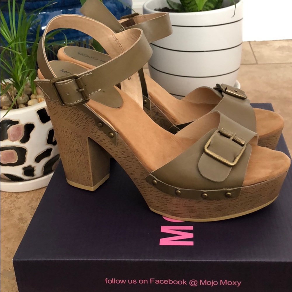 Mojo Moxy Platform Block Heel Sandals :: Size 9